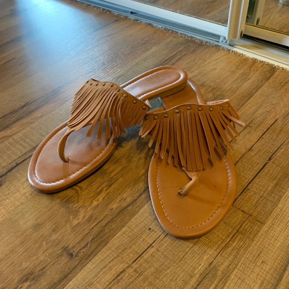 Fringe sandal